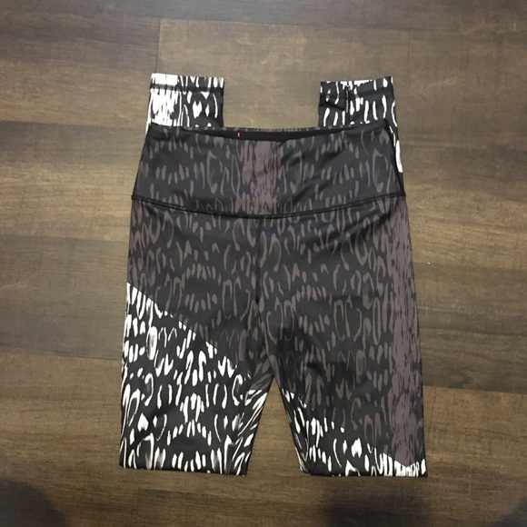 Victoria's Secret Pants - [Victoria Sport] Leopard Print Leggings